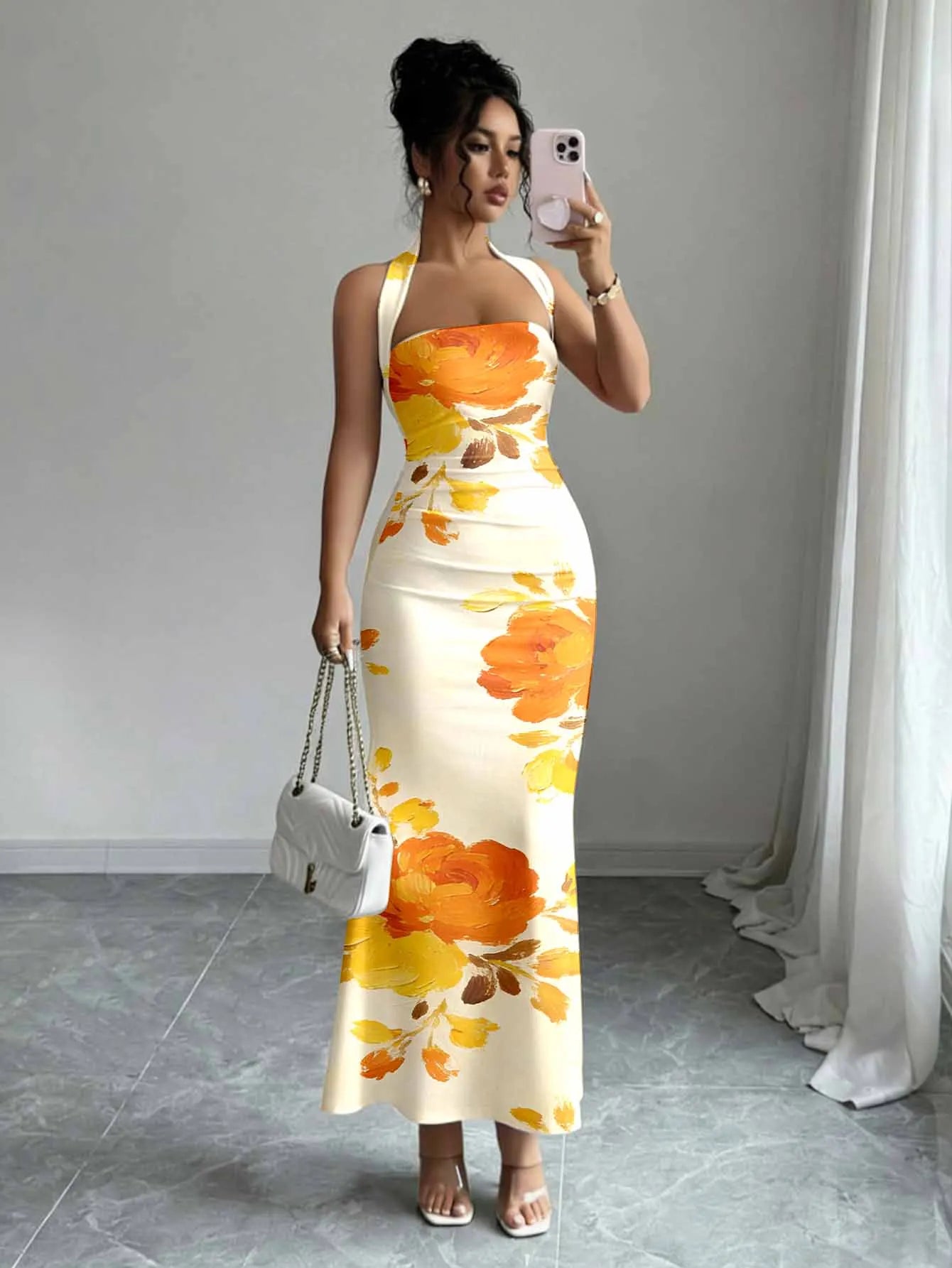 Hip-Hugging Sleeveless Long Skirt Hanging Neck Design And Collar