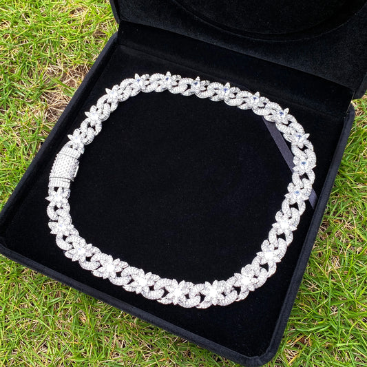 Aokaishen Iced Out Flower Necklace