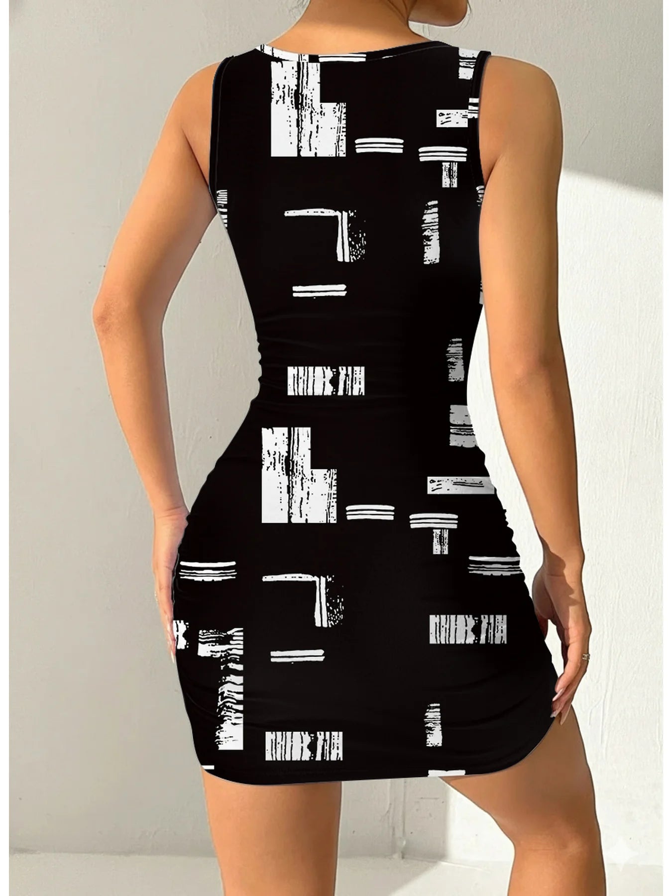 Geometric Print Round Neck Sleeveless Camisole Dress