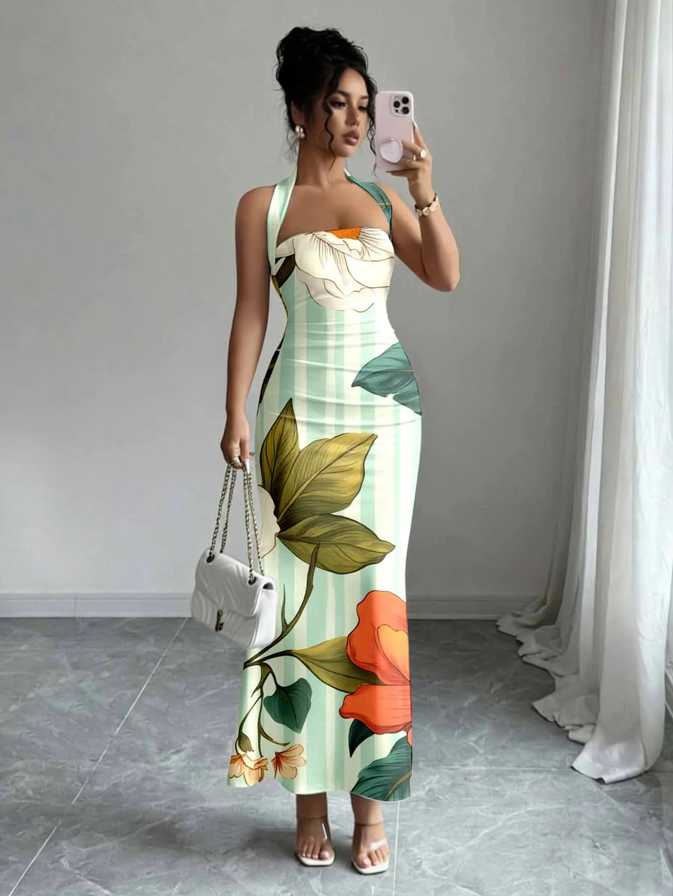 Hip-Hugging Sleeveless Long Skirt Hanging Neck Design And Collar