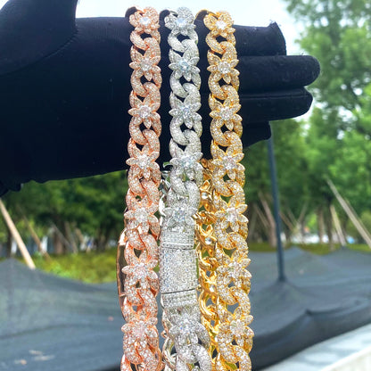 Aokaishen Iced Out Flower Necklace