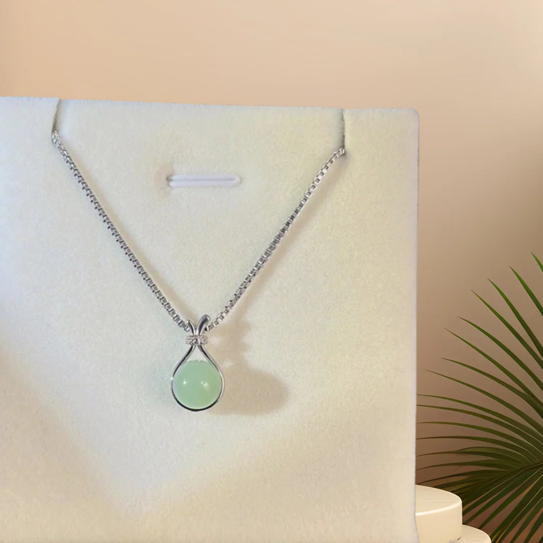 Teardrop-Shaped Imitation Jade Pendant Necklace