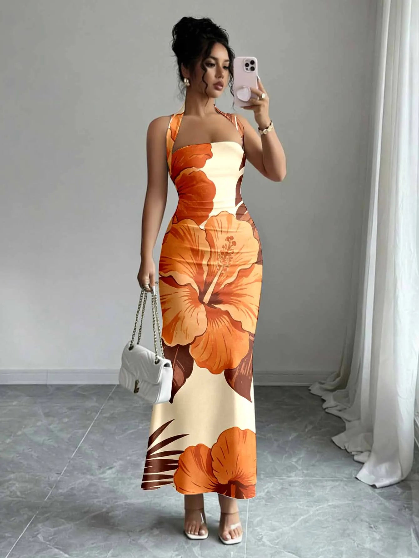 Hip-Hugging Sleeveless Long Skirt Hanging Neck Design And Collar