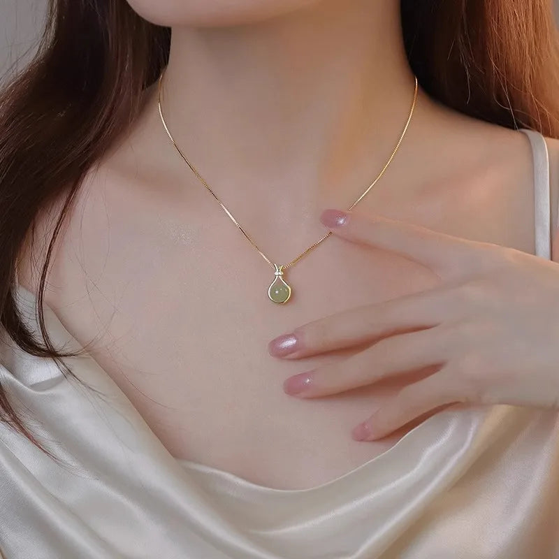 Teardrop-Shaped Imitation Jade Pendant Necklace